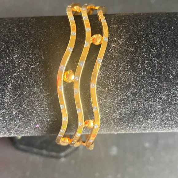 Beautiful Bangle Bracelet - Picture 3 of 3